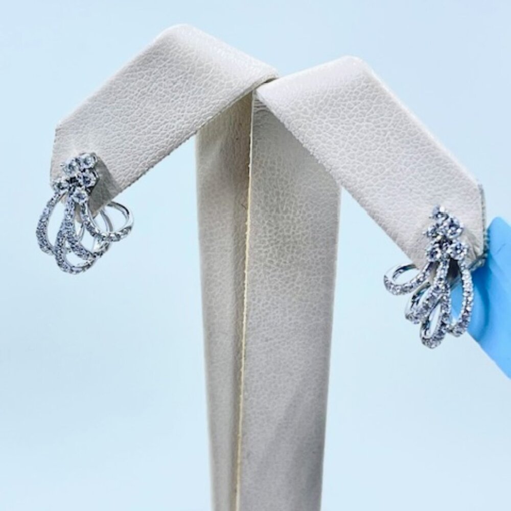 Diamond Earrings in 18k white gold